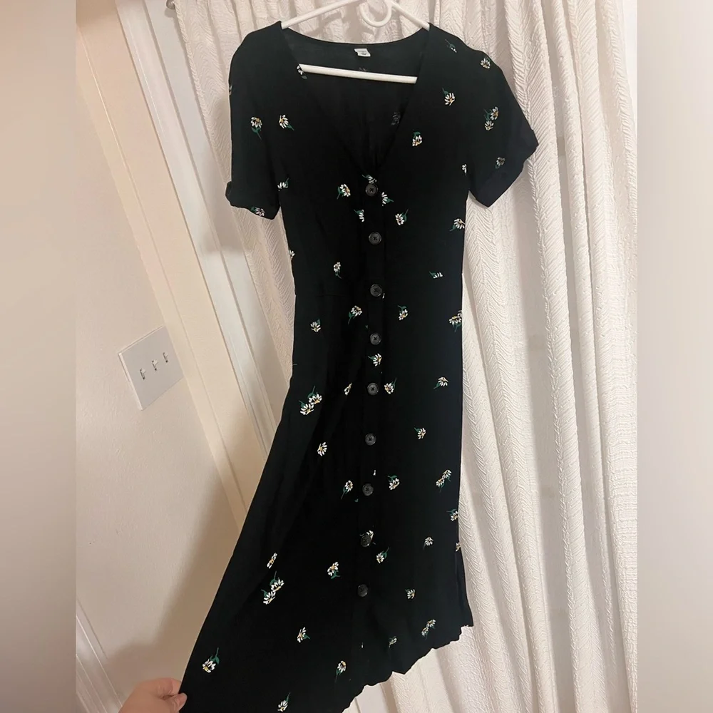 BLACK FLORAL BUTTON DOWN FEMININE DRESS SIZE SMALL OLD NAVY - Picture 2 of 6